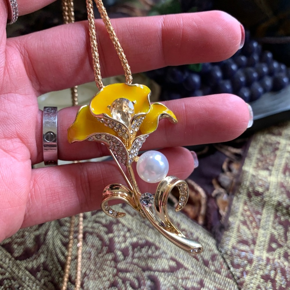 Beautiful GP Yellow flower crystals laminated pendant/Brooch necklace - Picture 4 of 7